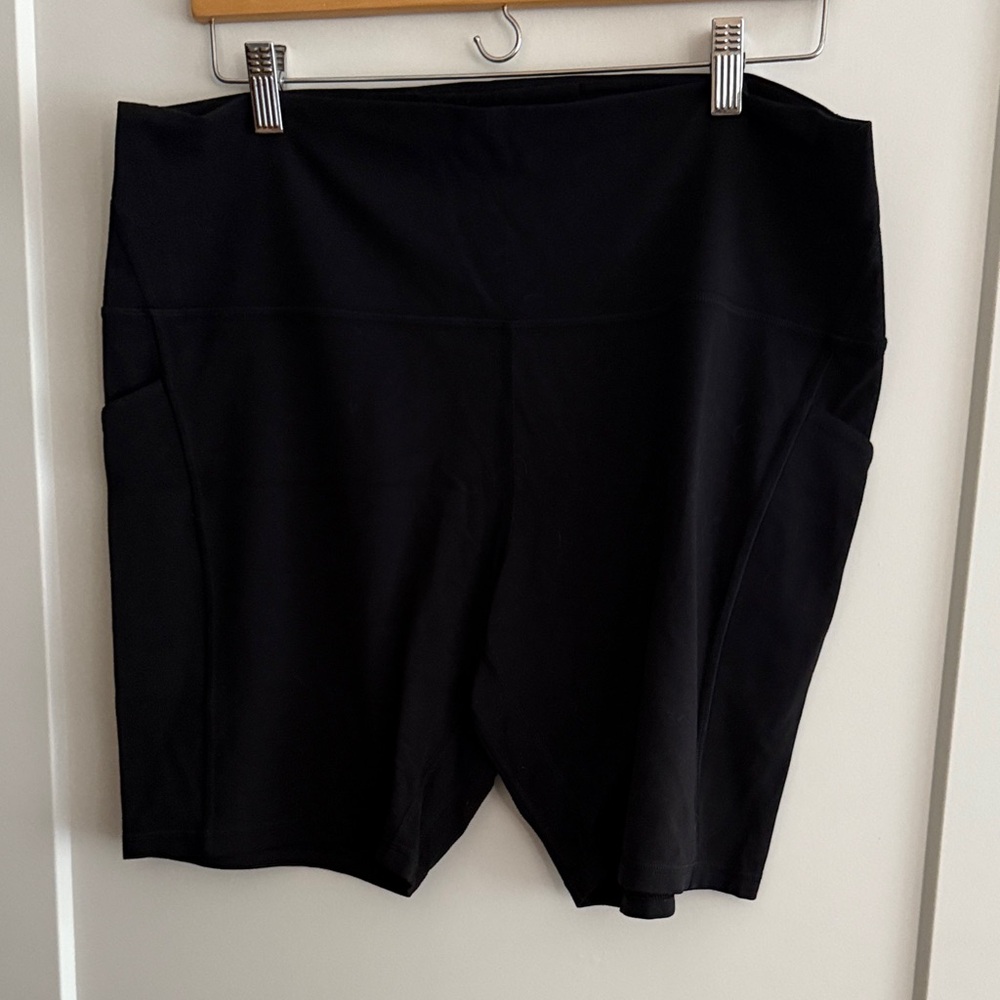 lululemon athletica Black Bike Shorts w/ Pockets
